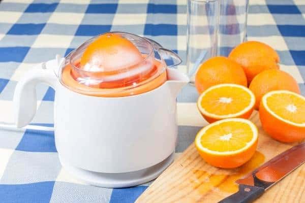 how to make orange juice using kitchen untensils