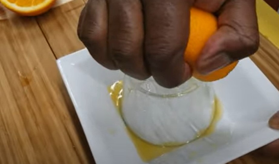 hand squeeze the orange for juicing