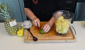 how much pineapple juice to reduce swelling food image